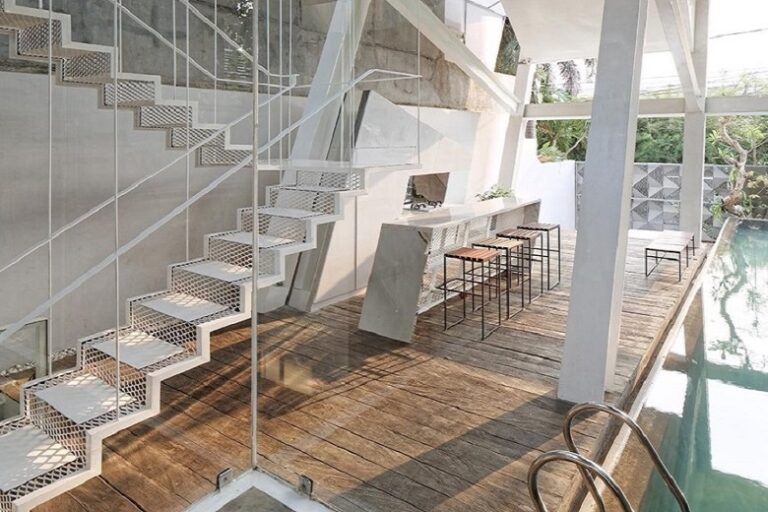 Budi Prodano, Rumah Miring, Casa en Pondock Indah, tecnne