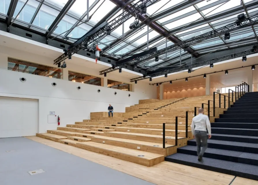 Garage Citroën Amsterdam, renovación gradas