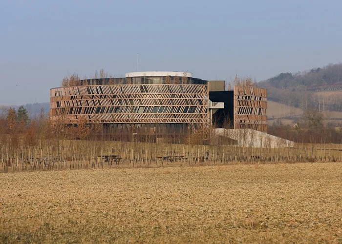 Museo Alesia de Bernard Tschumi volumetria del museo