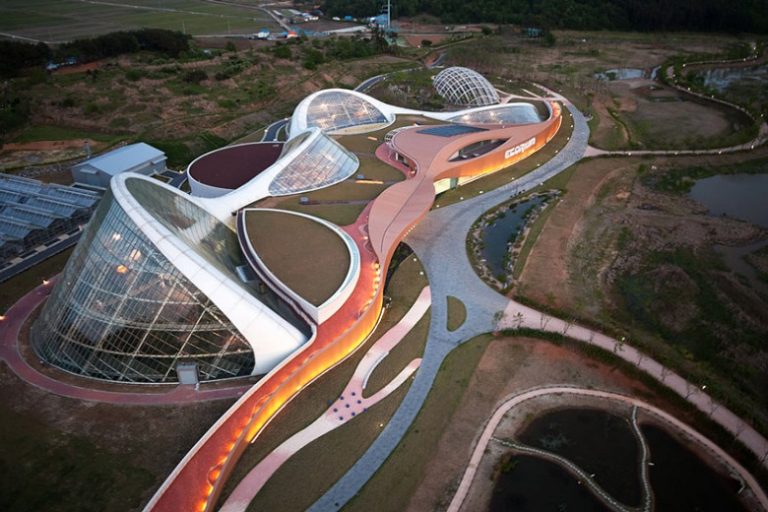 Centro de ecología -National Ecology Center- Grimshaw and Samoo tecnne