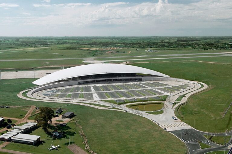 Rafael Viñoly, Aeropuerto Internacional de Carrasco, tecnne