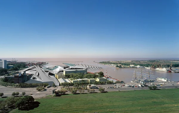 Centro de Artes Escénicas Tandanor y la reconversión del borde costero
