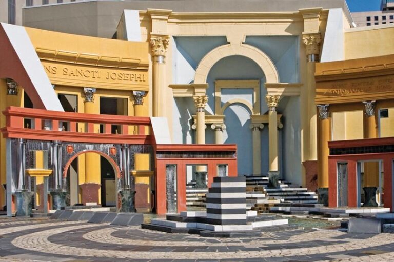 Charles Moore, Piazza d'Italia, tecnne