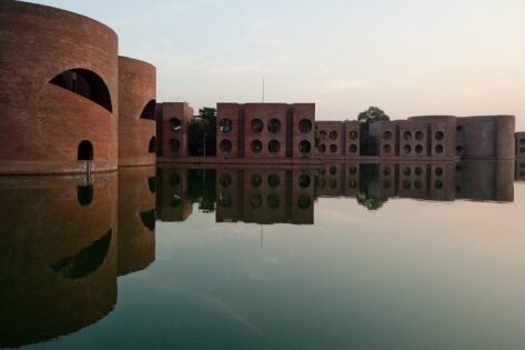 Louis I. Kahn, Hostels for National Assembly, tecnne