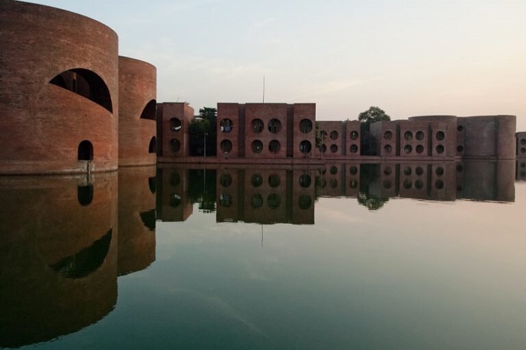 Louis I. Kahn, Hostels for National Assembly, tecnne