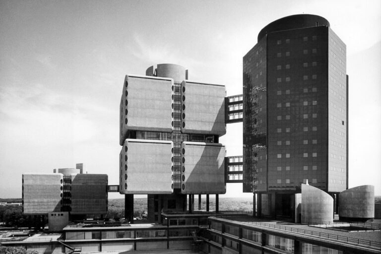 Bertrand Goldberg Associates. Health Science Center, tecnne ©bertrandgodlberg.org