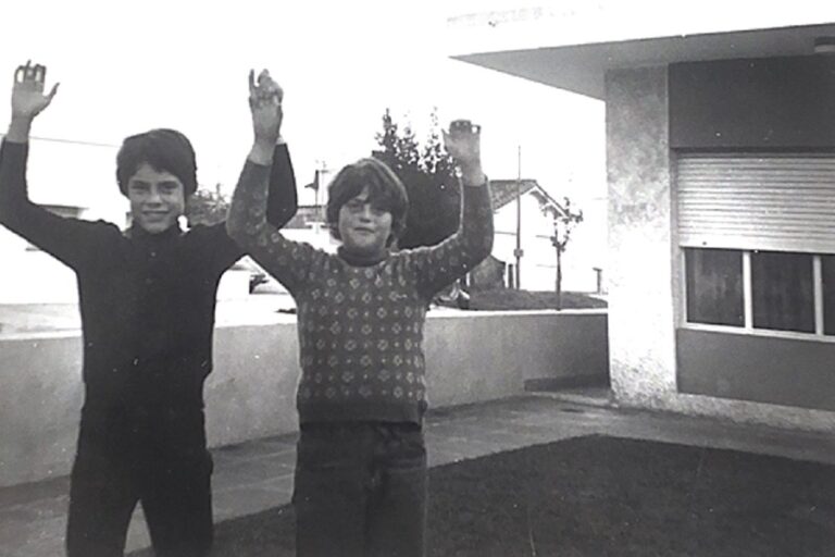 PORTADA Mi familia en su casa natal. Calles 20 entre 40 y 41 (Ciudad de La Plata, 1969)