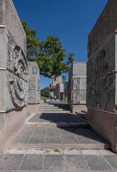 Plaza España y Museo Metropolitano de Arte, Miguel Ángel Roca ©Roger Berta