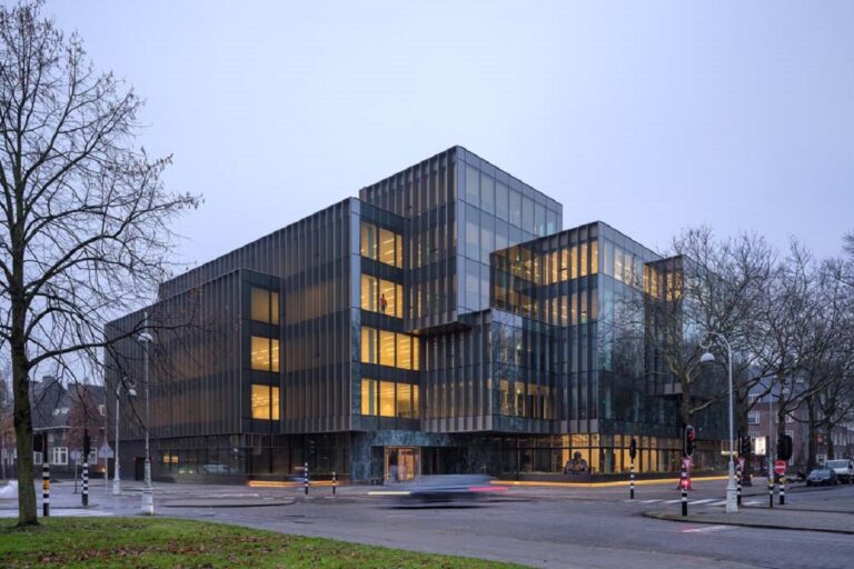 OMA, Apollolaan 171 © Ossip van Duivenbode