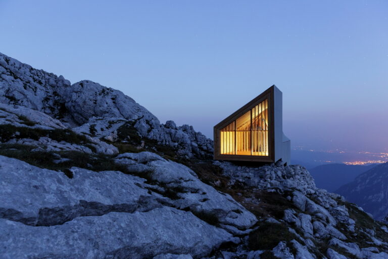 OFIS Architects, Alpine Shelter Skuta ©Anze Cokl