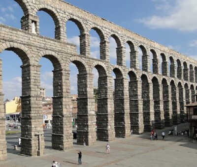 Acueductos Romanos: Ingeniería Hidráulica Avanzada