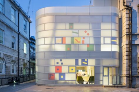Steven Holl Architects, Maggie's Centre Barts ©Iwan Baan