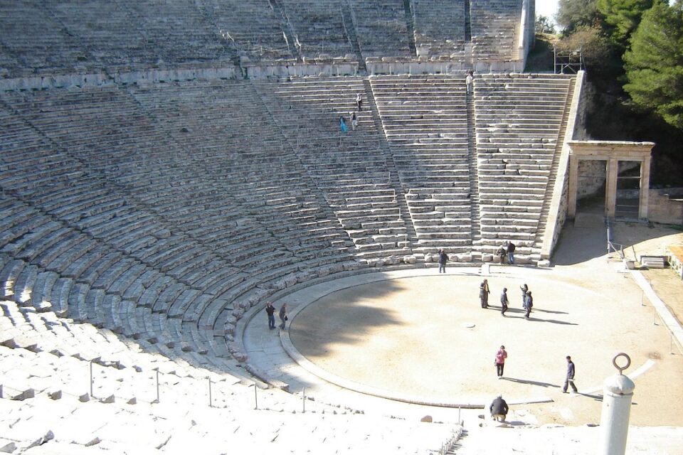 Teatro de Epidauro Gradas ©LoriM en Pixabay