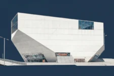 Rem Koolhaas OMA, Casa da Musica Oporto. fachada principal vista desde la calle