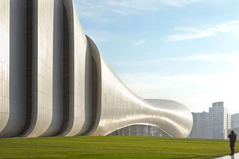 Zaha Hadid, Centro Heydar Aliyev, tecnne