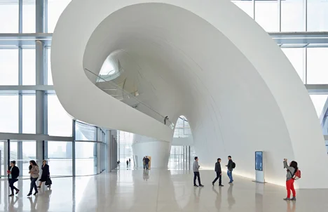 Zaha Hadid, Centro Heydar Aliyev, tecnne