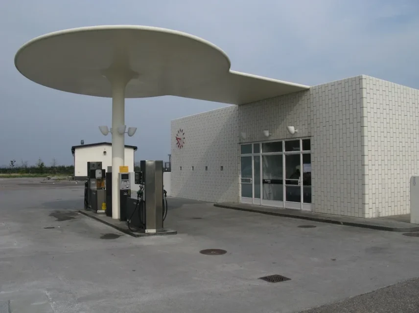 Arne Jacobsen, Texaco Oil Sattion ©Galeria Bartholomeu flickr