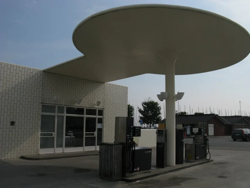 Arne Jacobsen, Texaco Oil Sattion ©Galeria Bartholomeu flickr