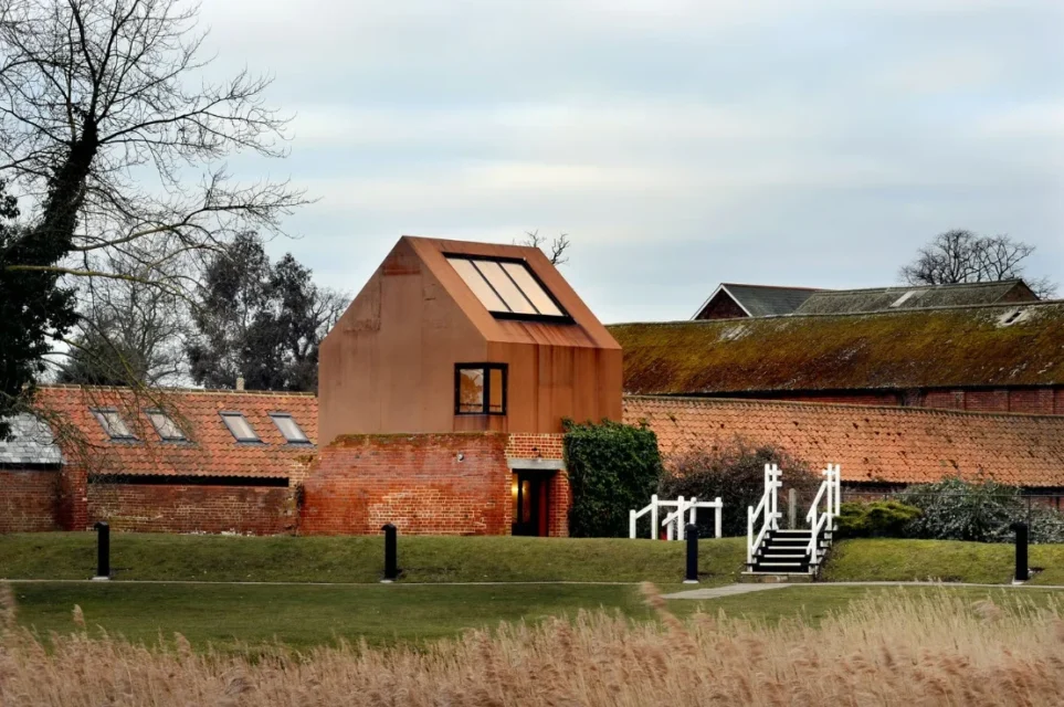 Haworth Tompkins, Dovecote Studio fachada